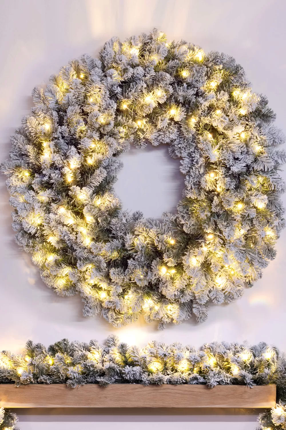 Christmas Tree World 120cm Pre-lit Flocked Thick Wide Arbor Vitae Wreath< Pre-Lit Christmas Wreaths