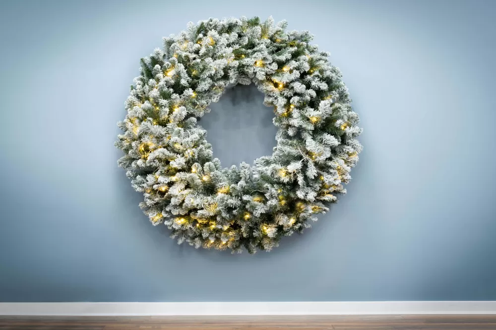 Christmas Tree World 150cm Pre-lit Flocked Extra Thick Arbor Vitae Wreath< Pre-Lit Christmas Wreaths