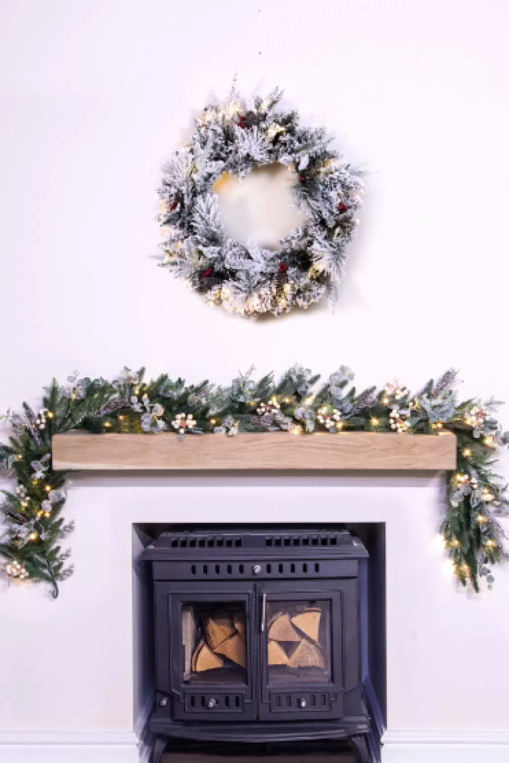 Christmas Tree World 180cm Pre-lit Frosted Decorated PE Pine Garland With White Berries< Pre-Lit Christmas Garlands