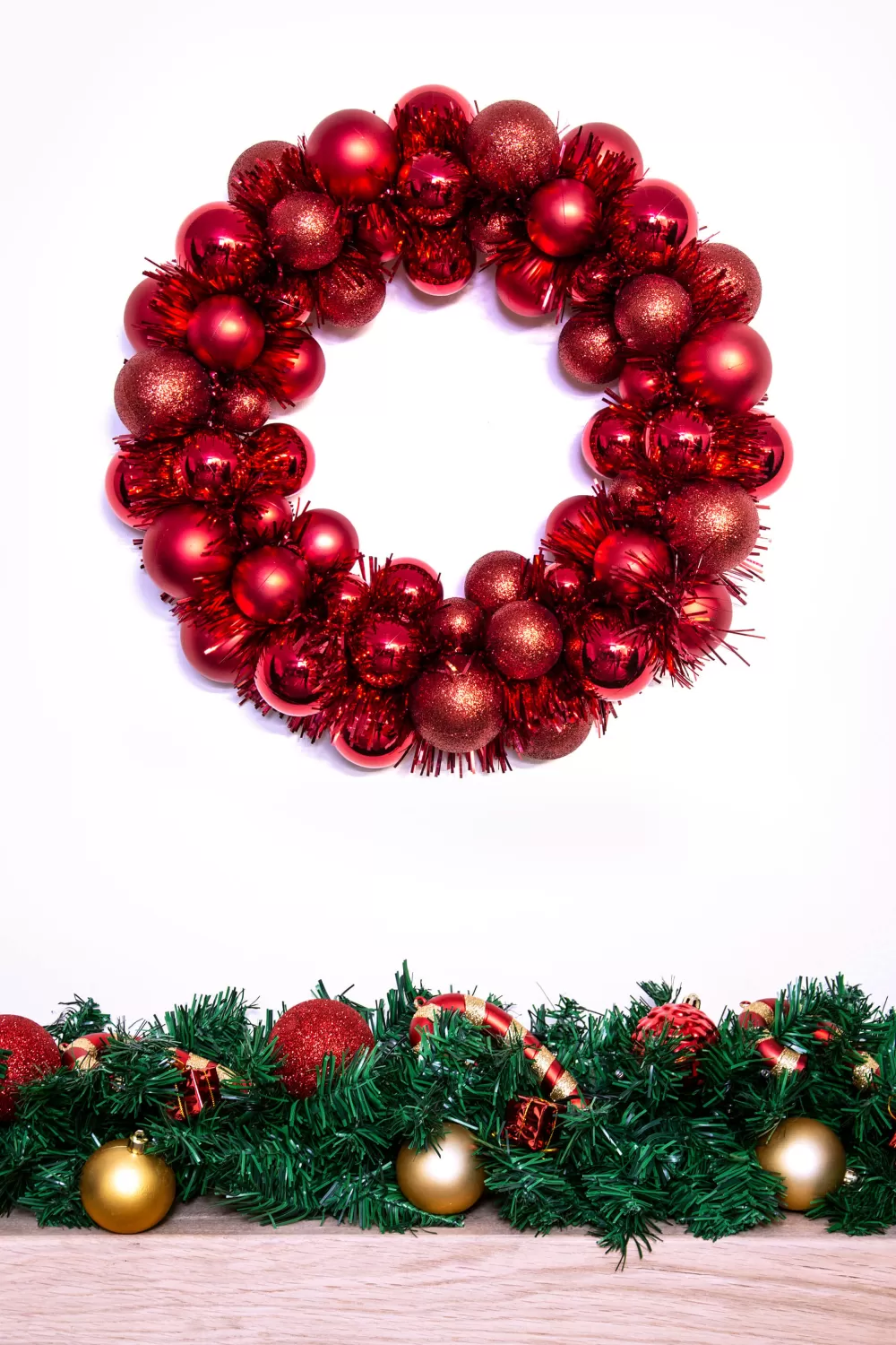 Christmas Tree World 33cm Red Shatterproof Bauble Wreath< Outdoor Christmas Baubles | Outdoor Christmas Baubles