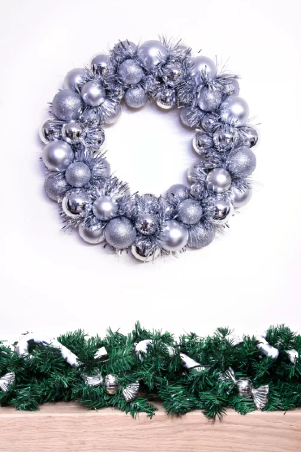 Christmas Tree World 33cm Silver Shatterproof Bauble Wreath< Outdoor Christmas Wreaths | Outdoor Christmas Wreaths