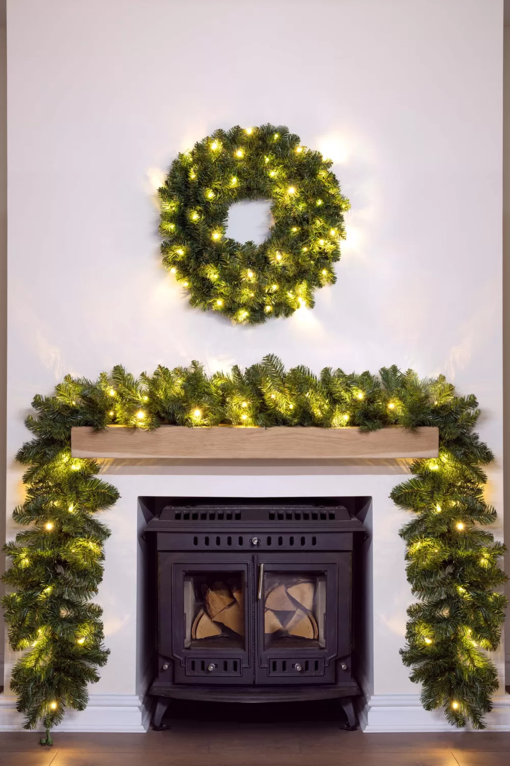 Christmas Tree World 60cm Pre-lit Extra Thick Arbor Vitae Wreath< Pre-Lit Christmas Wreaths | Outdoor Christmas Wreaths