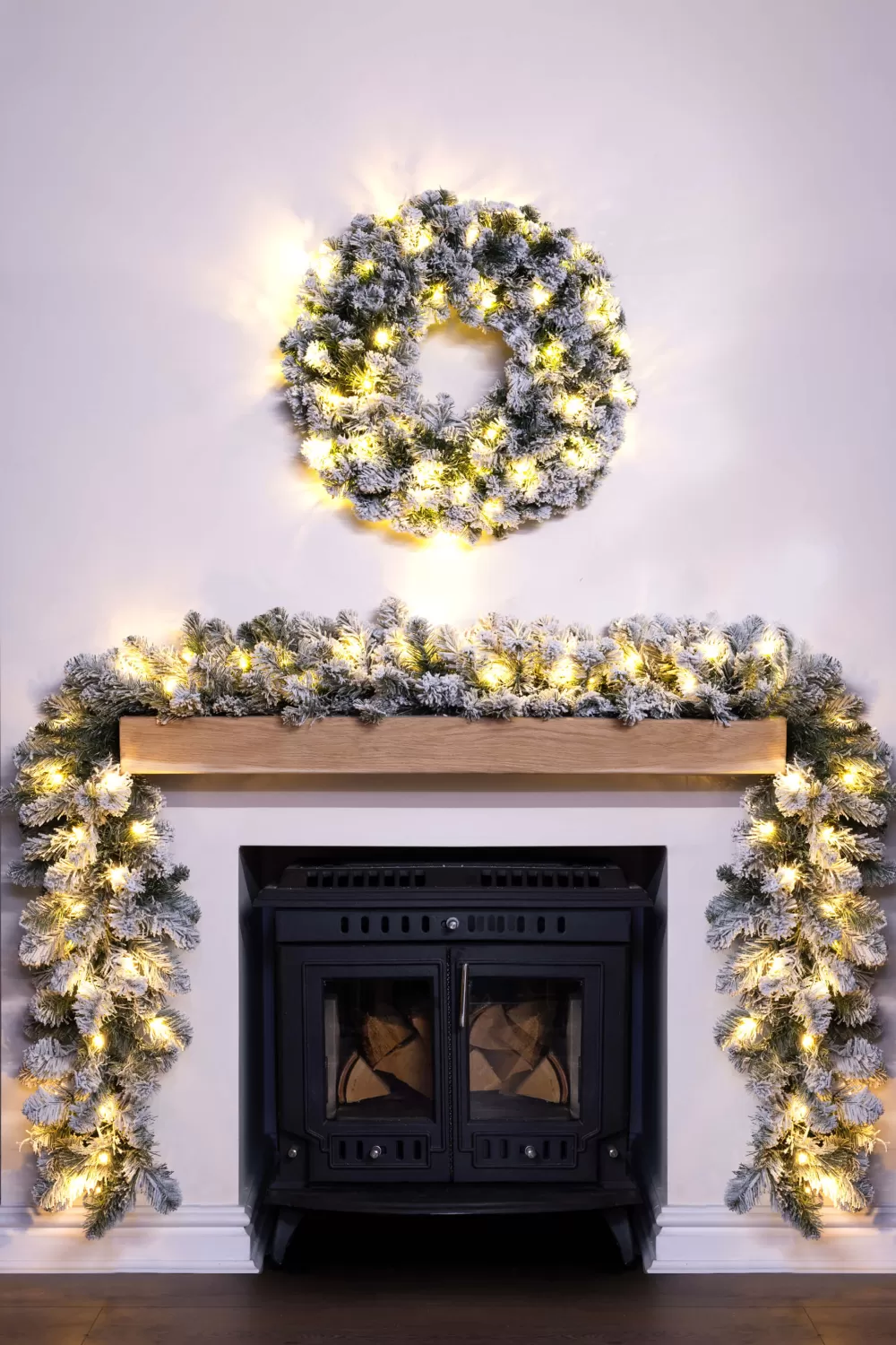 Christmas Tree World 60cm Pre-lit Flocked Thick Wide Arbor Vitae Wreath< Pre-Lit Christmas Wreaths