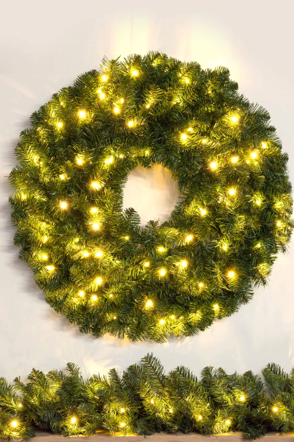 Christmas Tree World 90cm Pre-lit Extra Thick Arbor Vitae Wreath< Pre-Lit Christmas Wreaths | Outdoor Christmas Wreaths