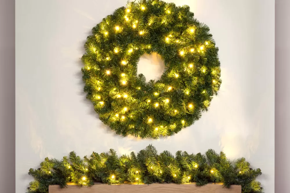 Christmas Tree World 90cm Pre-lit Extra Thick Arbor Vitae Wreath< Pre-Lit Christmas Wreaths | Outdoor Christmas Wreaths
