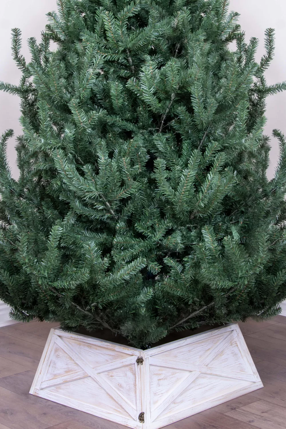 Christmas Tree World Brushed White Gold Large Wooden Trapezoid Christmas Tree Skirt< Tree Skirts & Surrounds | Christmas Tree Skirts