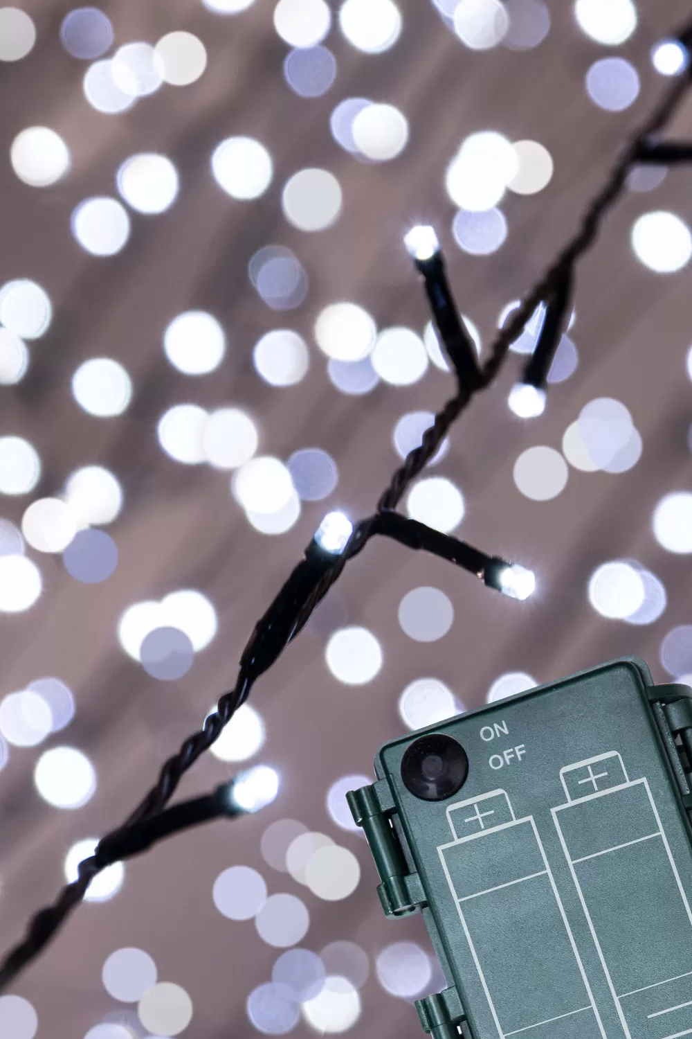 Christmas Tree World CTW Battery Powered 600 LED Multifunction String Light Set - Bright White< Battery Powered Leds
