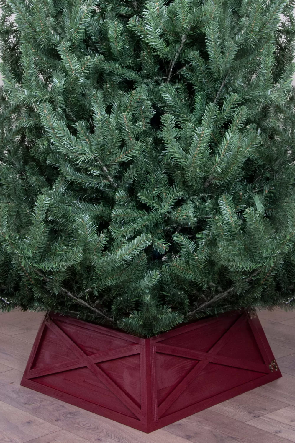 Christmas Tree World Red Large Wooden Trapezoid Christmas Tree Skirt< Tree Skirts & Surrounds | Christmas Tree Skirts