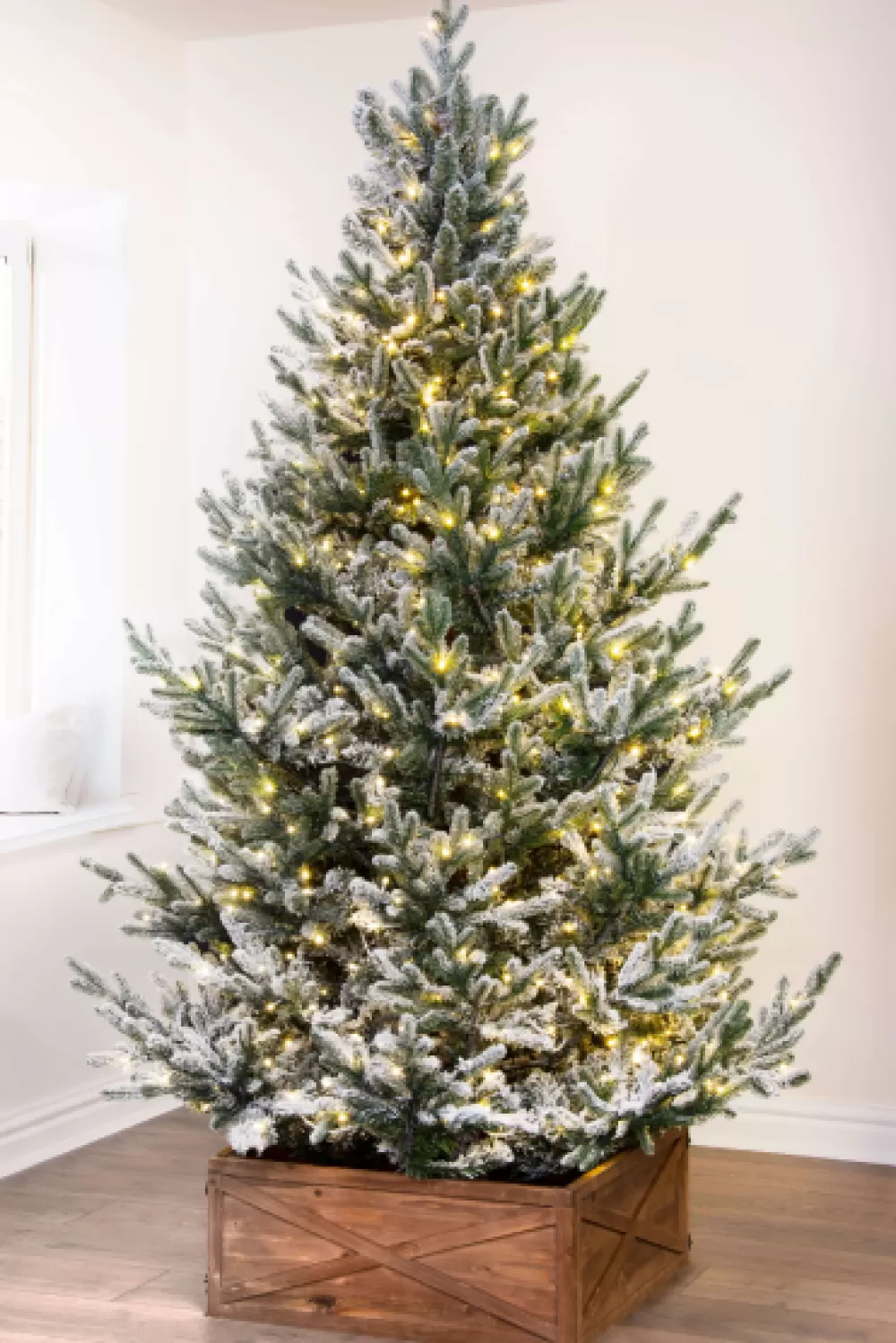 Christmas Tree World The 4ft Pre-lit Frosted Ultra Mountain Pine< 4 Foot Pre Lit Christmas Trees | Snowy Christmas Trees