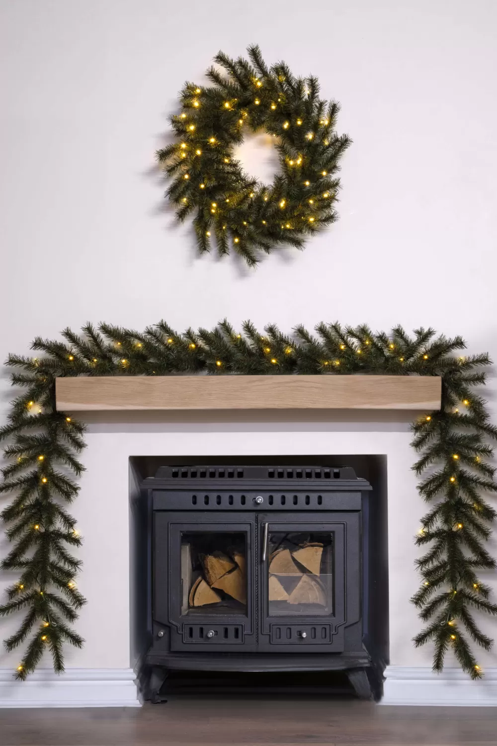 Christmas Tree World The 60cm Battery Pre-lit Matterhorn Pine Wreath< Pre-Lit Christmas Wreaths | Outdoor Christmas Wreaths