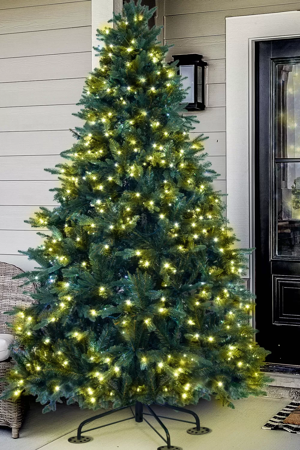 Christmas Tree World The 6.5ft Pre-lit Outdoor Woodland Pine Tree< Outdoor Christmas Trees | Outdoor Artificial Trees
