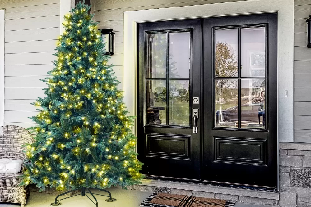 Christmas Tree World The 6.5ft Pre-lit Outdoor Woodland Pine Tree< Outdoor Christmas Trees | Outdoor Artificial Trees