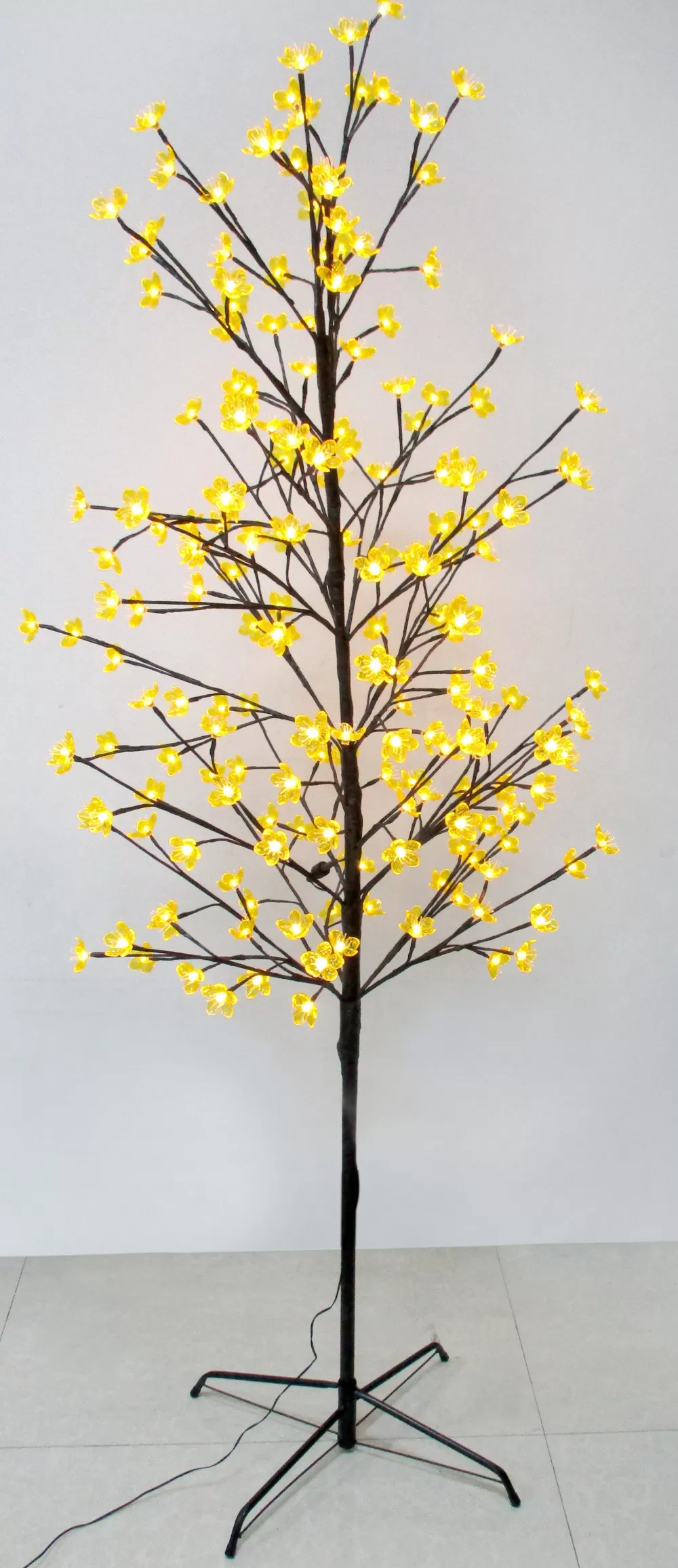 Christmas Tree World The 6ft/180cm Yellow Flower LED Blossom Tree< Outdoor Blossom Trees | 6 Foot Pre Lit Christmas Trees