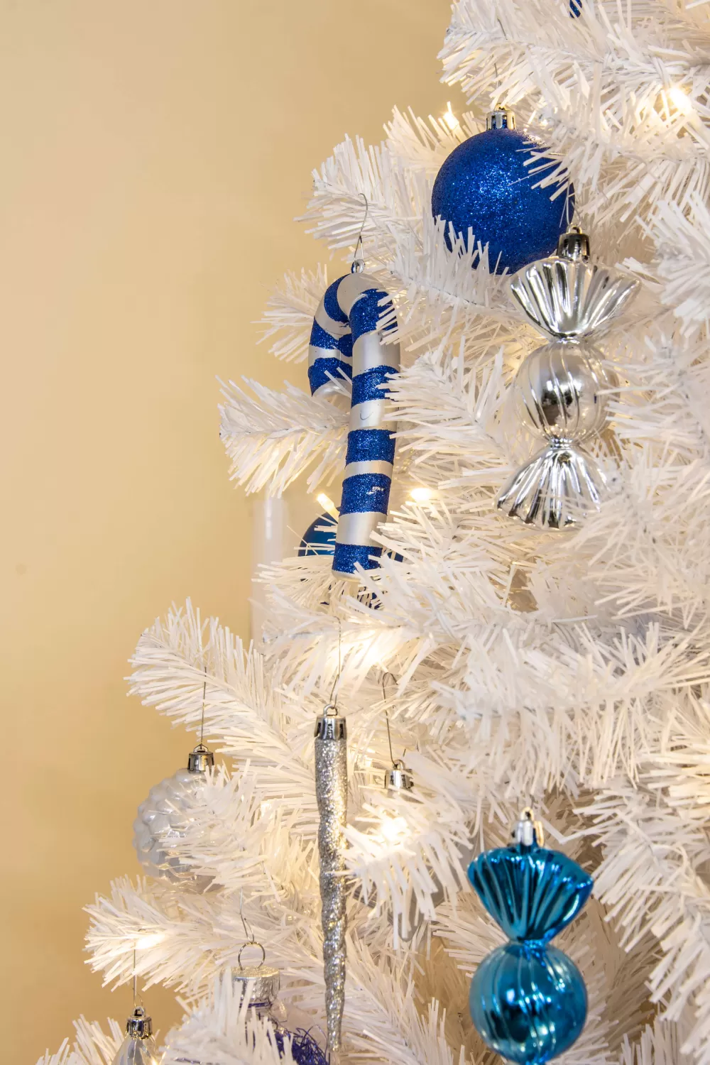 Christmas Tree World The 6ft Pre-lit Bianca Pine Tree With Warm White Lights< 6 Foot Pre Lit Christmas Trees