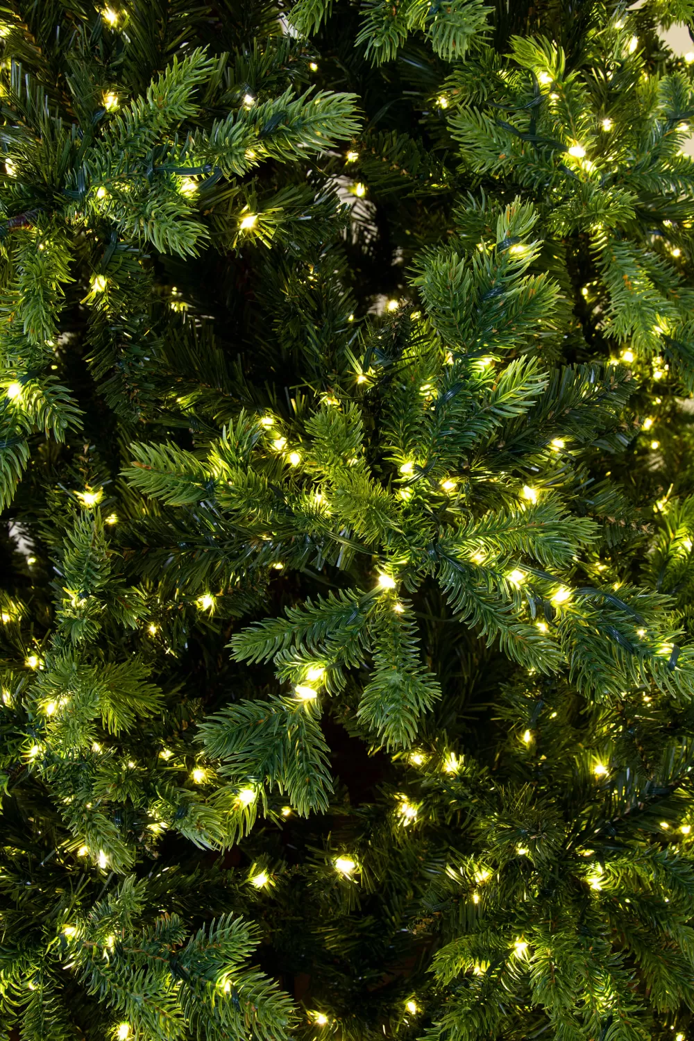 Christmas Tree World The 7ft Ultra-Lit Montagna Fir Tree< 7 Foot Pre Lit Christmas Trees