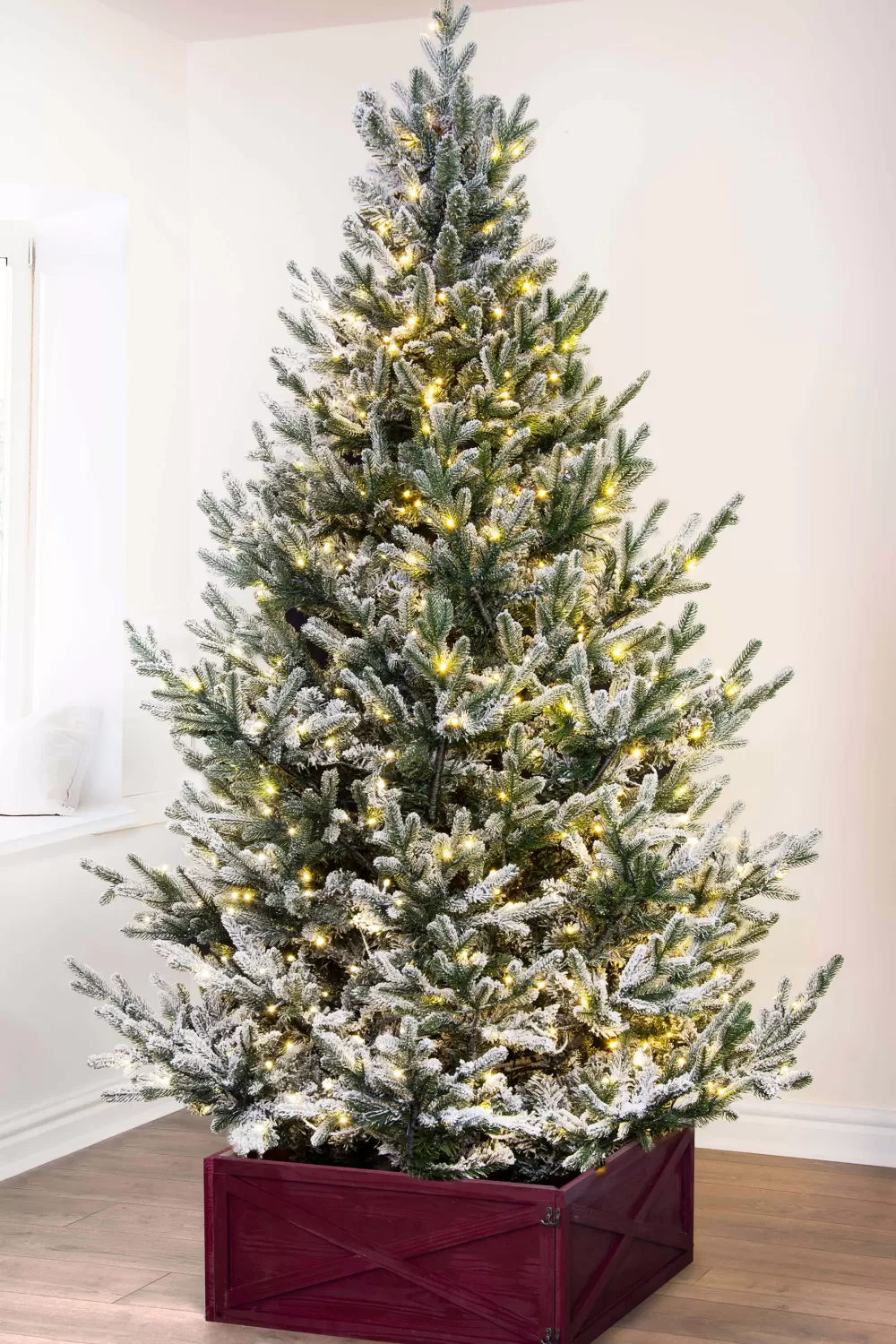 Christmas Tree World The 9ft Pre-lit Frosted Ultra Mountain Pine< 9 Foot Pre Lit Christmas Trees | Snowy Christmas Trees