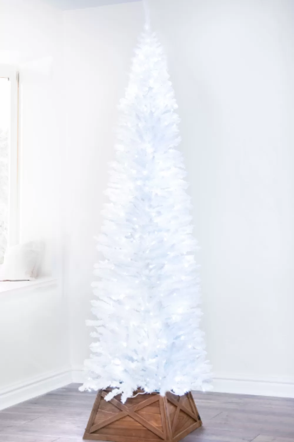 Christmas Tree World The Pre-lit 8ft White Italian Pencilimo Tree< 8 Foot Pre Lit Christmas Trees