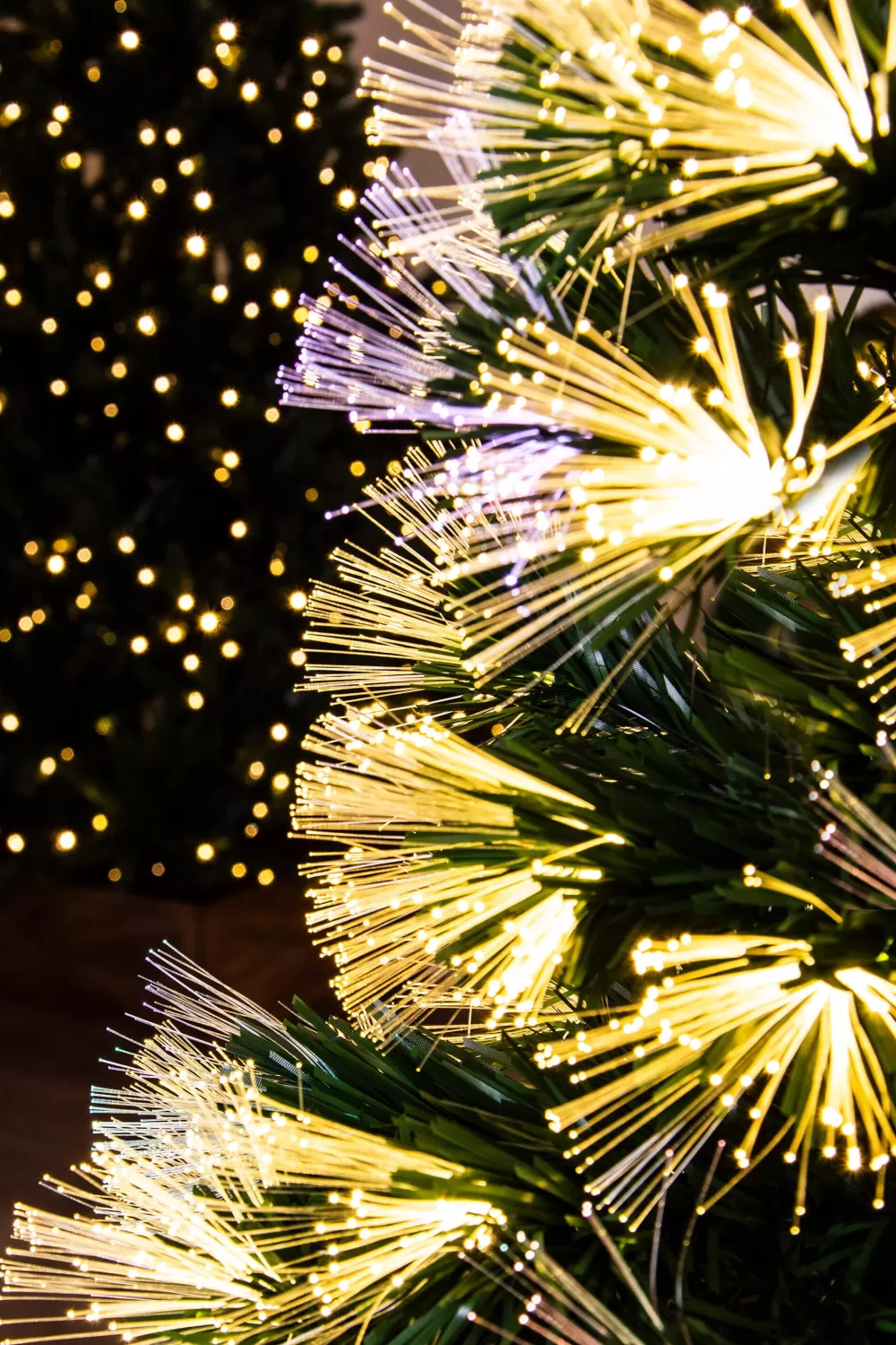 Christmas Tree World The Vesuvius Fir Fibre Optic Christmas Tree (3ft To 8ft)< Fibre Optic Christmas Trees | Pre-Lit Christmas Trees