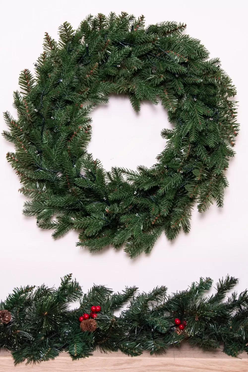 Christmas Tree World The Vivace Pine Wreath (50cm-60cm)< Outdoor Christmas Wreaths | Outdoor Christmas Wreaths